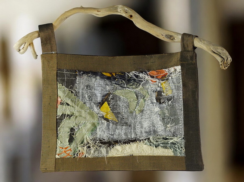 Œuvre textile suspendu Lily2 – Image 2