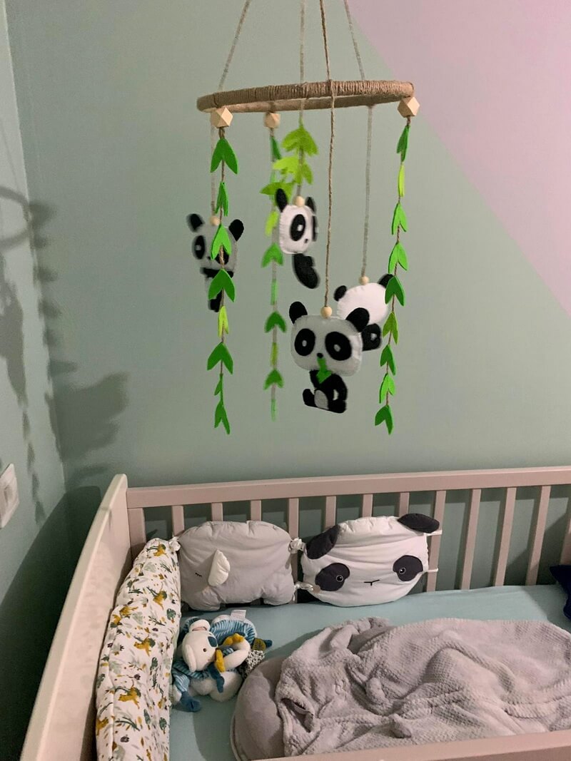 Mobile de lit pour bébé en feutrine Panda