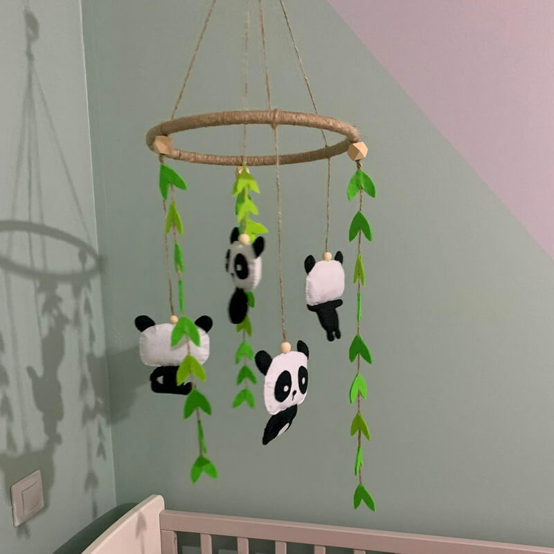 Mobile de lit pour bébé en feutrine Panda – Image 2
