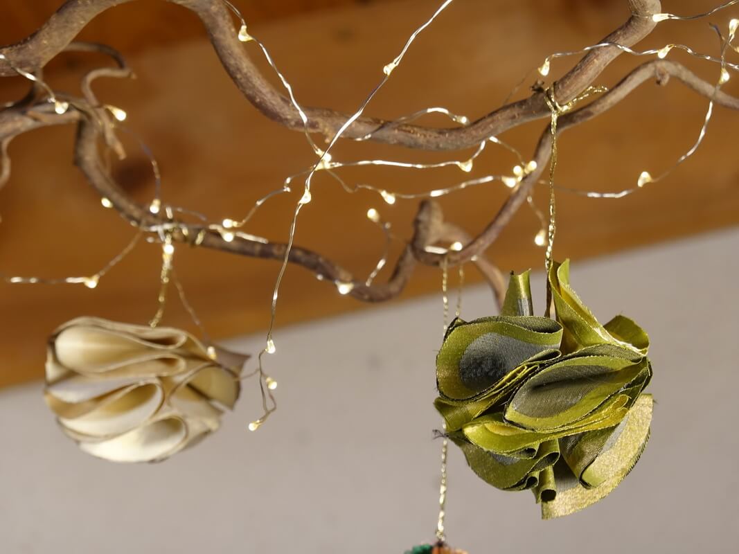 Fleur d’Aube Suspension Écrue en Soie – Image 3