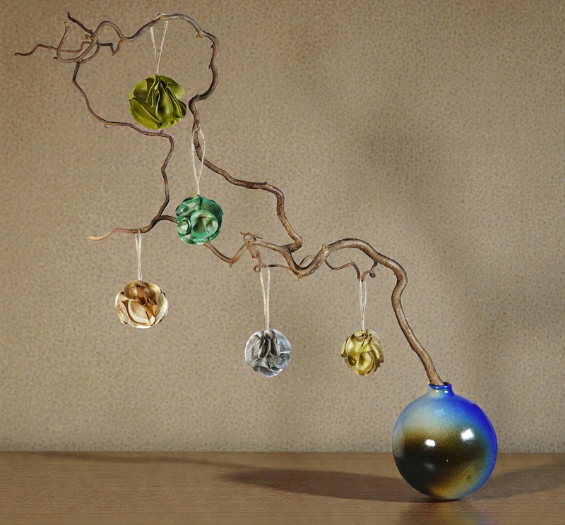 Perle de Noël dorée – Décoration artisanale KomJaim – Image 2