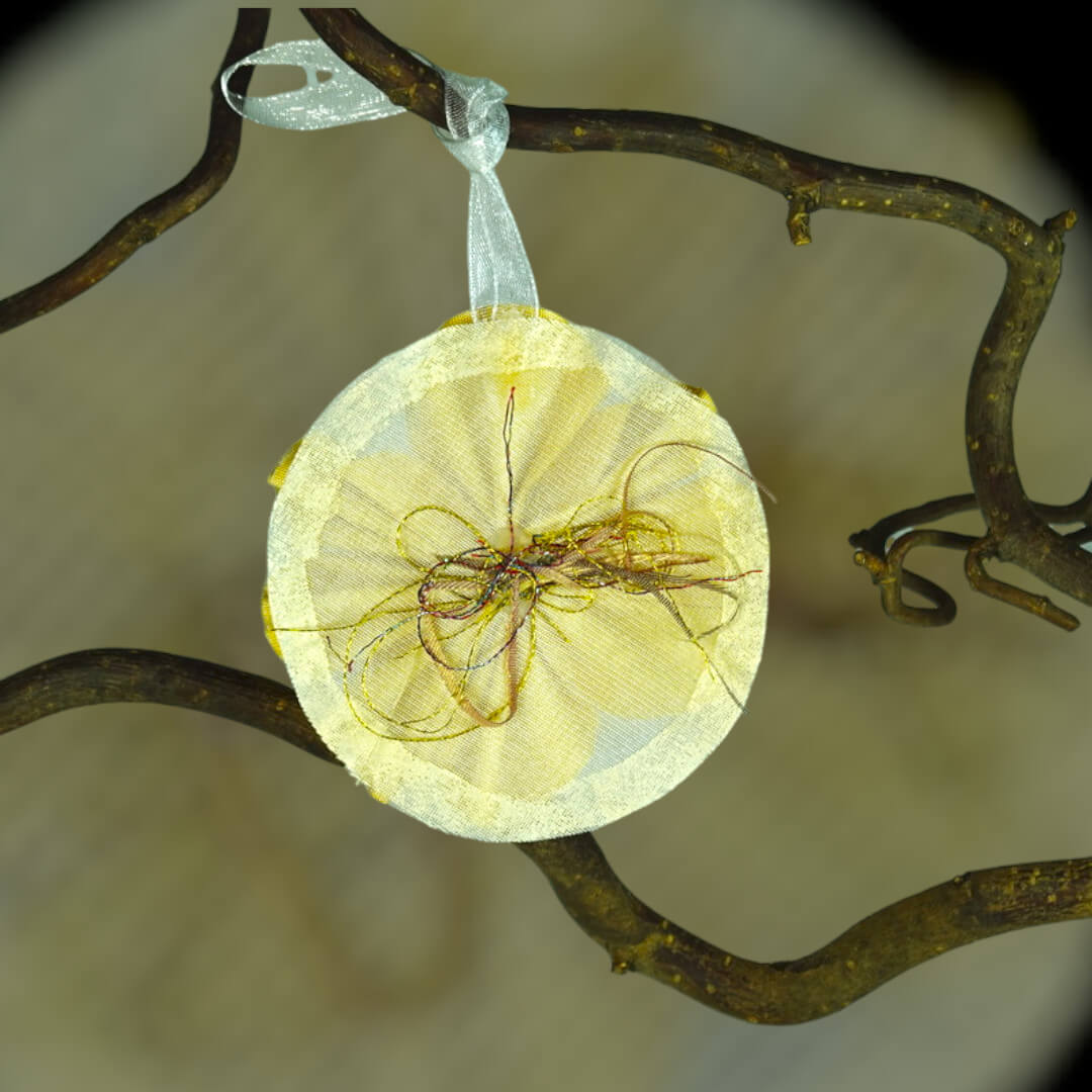 Fleur décorative en soie jaune pastel – Image 2