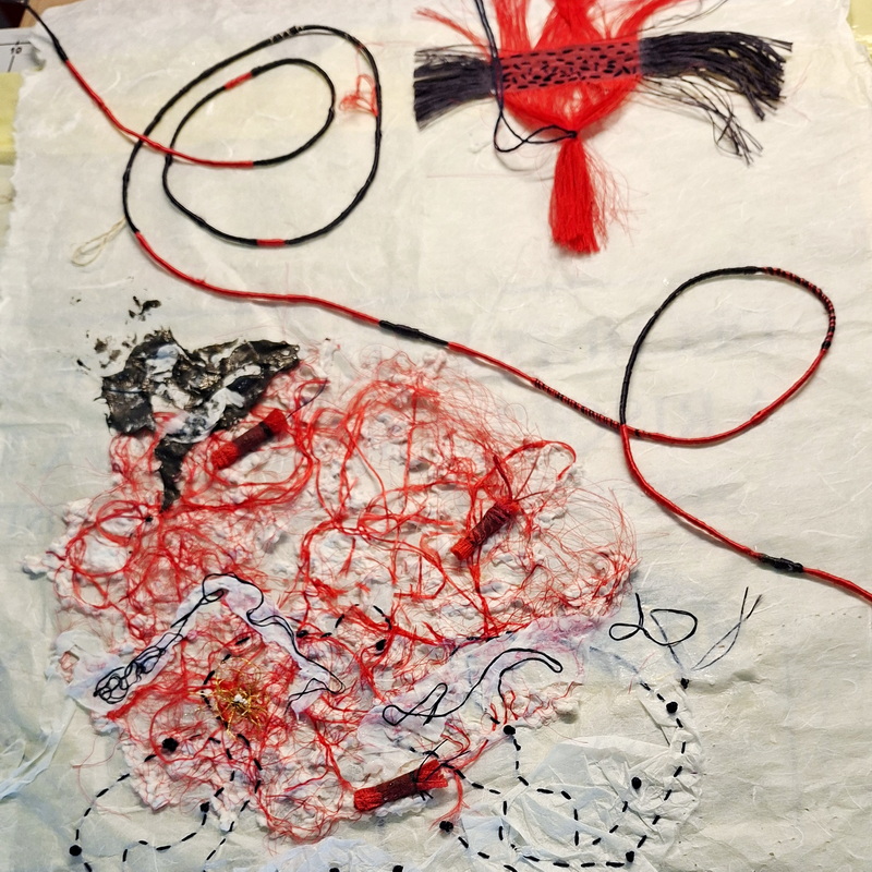 Assemblage des différents éléments textiles avant la composition finale de l'œuvre Murmure.